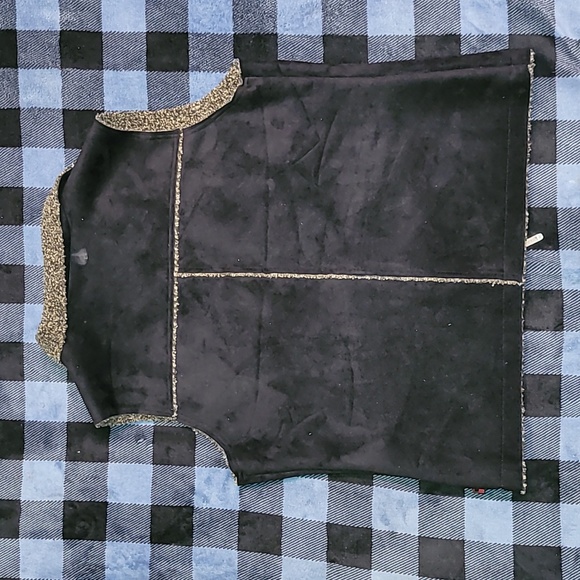 Woolrich. Faux-suede Full-zip vest. Poly-blend Liner. Women's size XL. - Picture 12 of 16